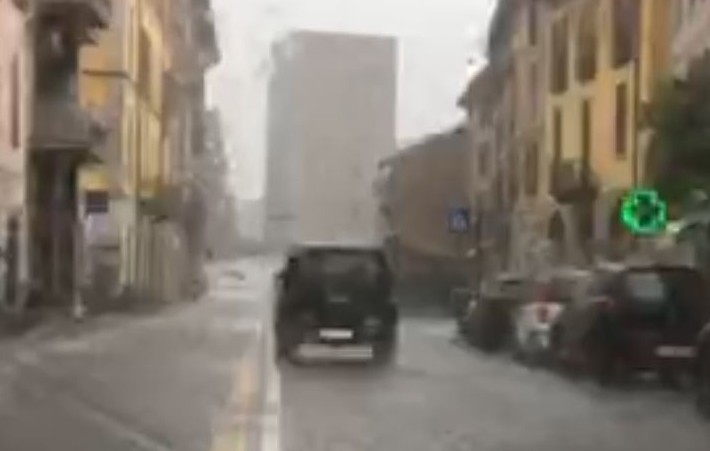 Allerta meteo della Protezione Civile lombarda: forti raffiche di vento e temporali