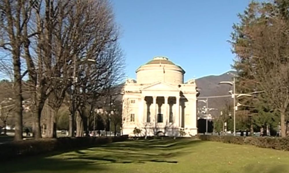 Molestie alle turiste ai giardini a lago, resta in carcere il 21enne fermato