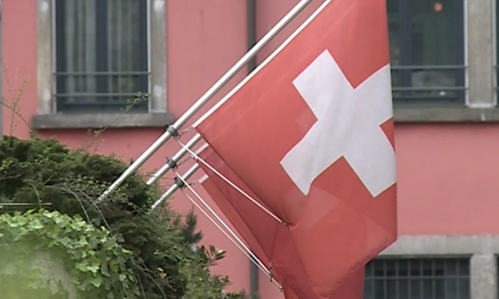 Svizzera, Covid e cure: ritrattano i ricercatori sul farmaco “miracoloso”. Vaccino, la Confederazione ha già prenotato 4,5 milioni di dosi