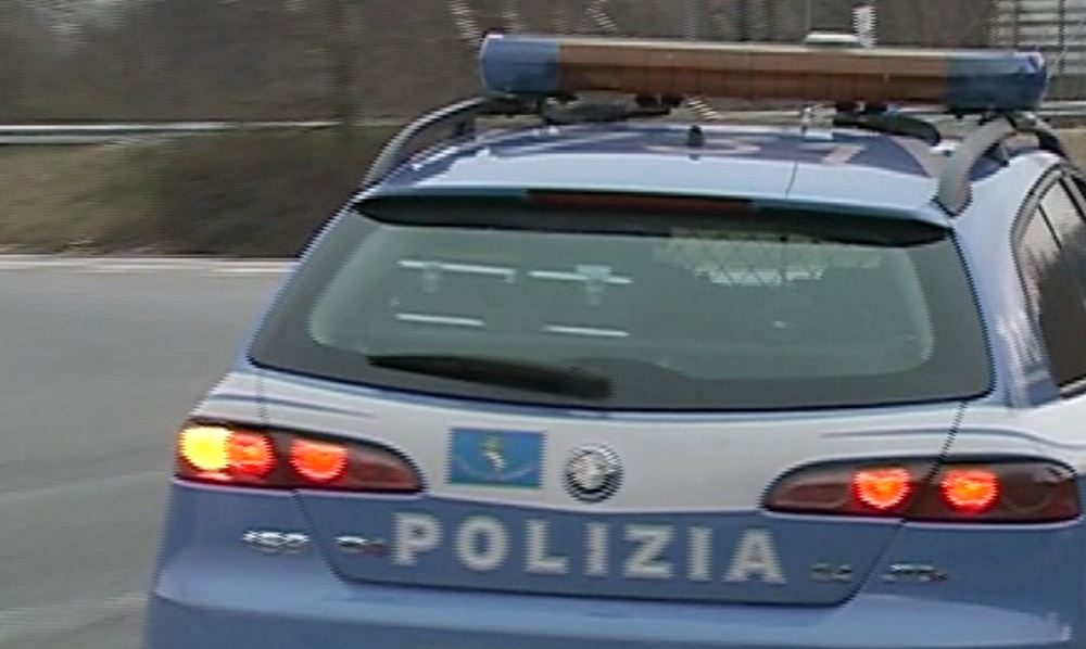Accusati di furti e truffe, fermati dalla stradale di Como, saranno espulsi