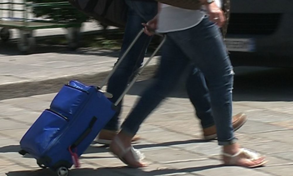 Da domani riaprono le regioni. L’indagine: i cittadini non vedono l’ora di incontrare gli amici