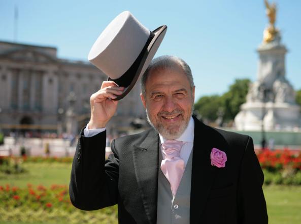 “Intramontabile Elisabetta”, Antonio Caprarica racconta la regina. Domani a Campione d’Italia