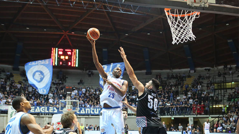 Terza sconfitta consecutiva per Cantù superata da Caserta. Il coach: “Errori banali”