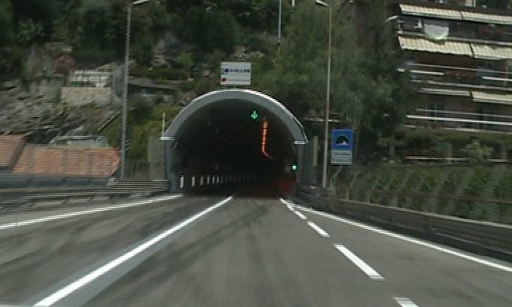 Cernobbio, fumi in galleria. Anas: “Tutto regolare”