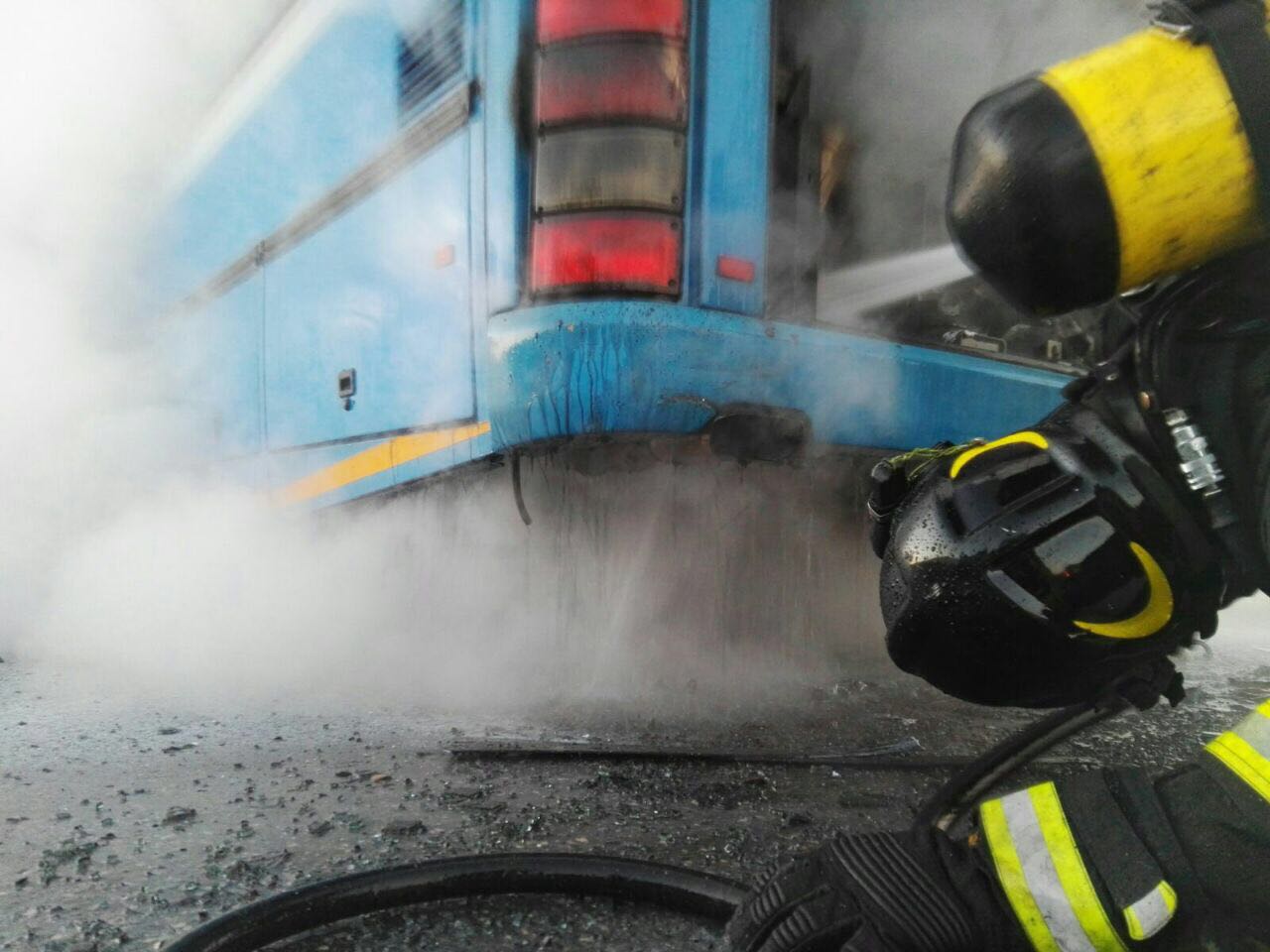 bus-fiamme-1