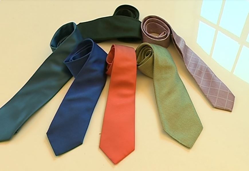 Tessile comasco: male seta e cravatta. Nel 2016 scende il fatturato e export in calo. Lieve ripresa nel 2017