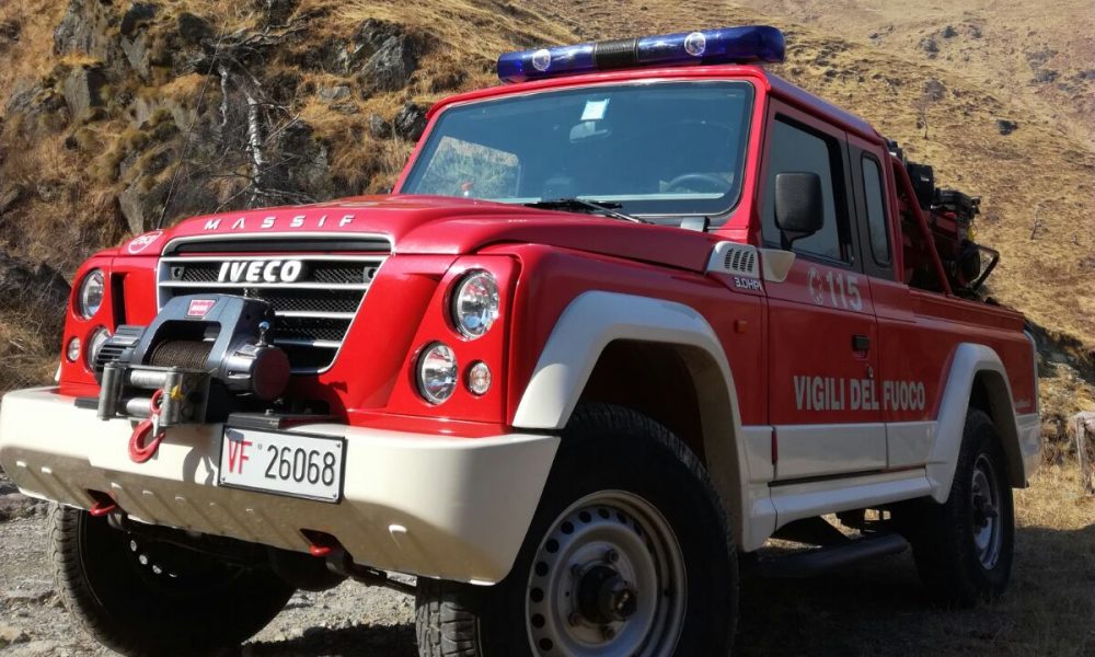 Maltempo nel Comasco, venti uscite dei vigili del fuoco nella notte. Allerta per il pomeriggio