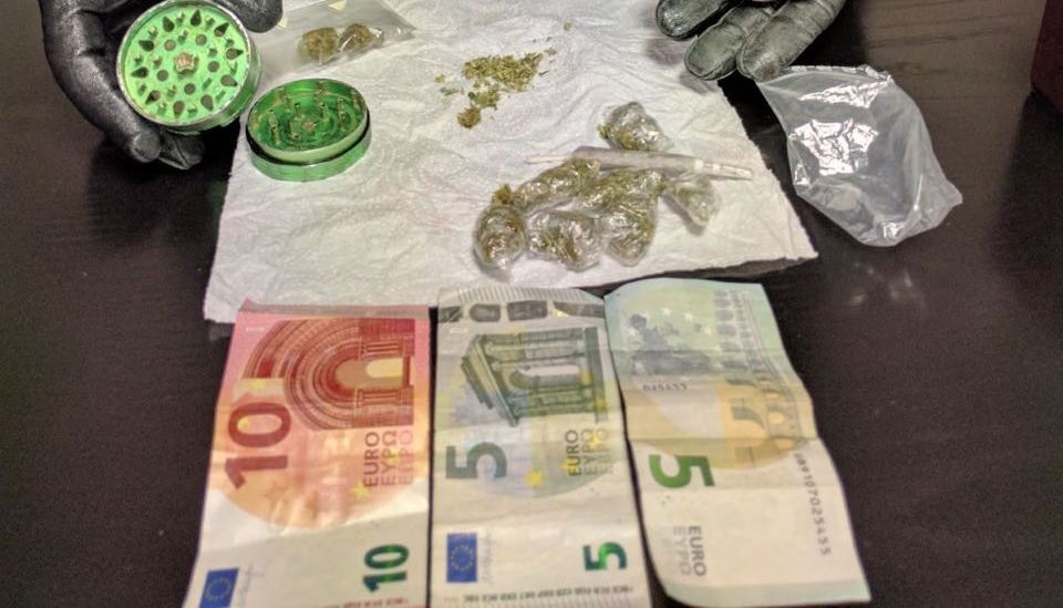 Lipomo: spacciava marijuana a un minorenne, arrestato 19enne