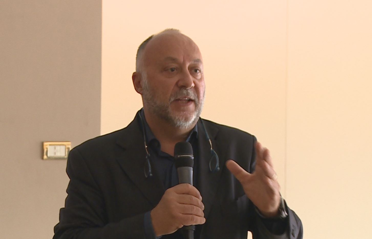 Cantù, il Viminale concede più tempo al sindaco Edgardo Arosio