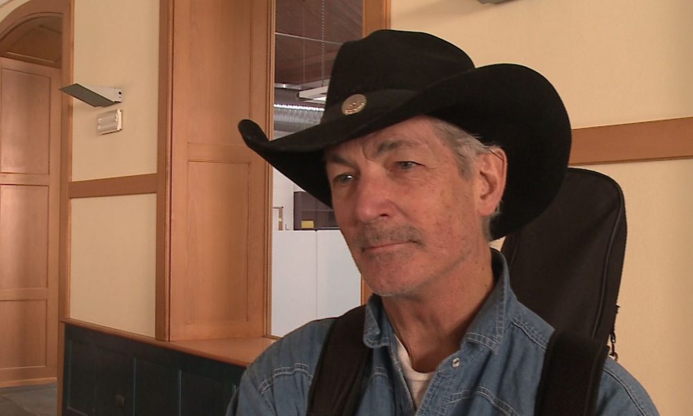 Da senzatetto a famoso artista della musica country. La favola di Doug Seegers passa anche dal Lario