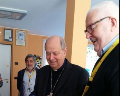 Olgiate Comasco, il vescovo di Como al centro socioeducativo: “Siete testimoni di speranza”