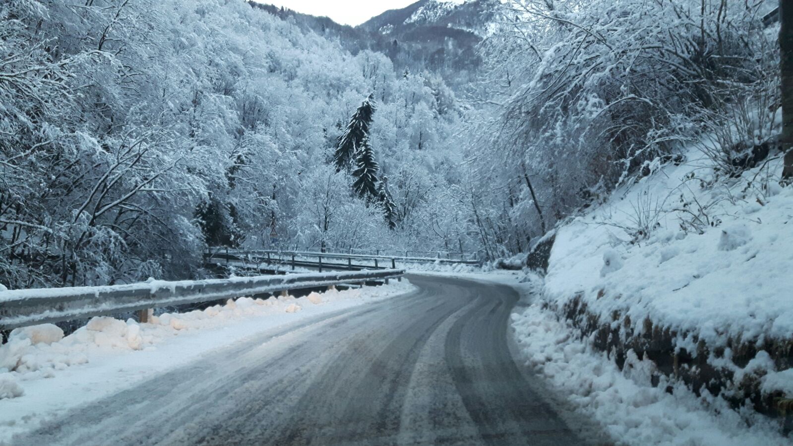In provincia di Como torna la neve, temperature rigide. È allerta ghiaccio