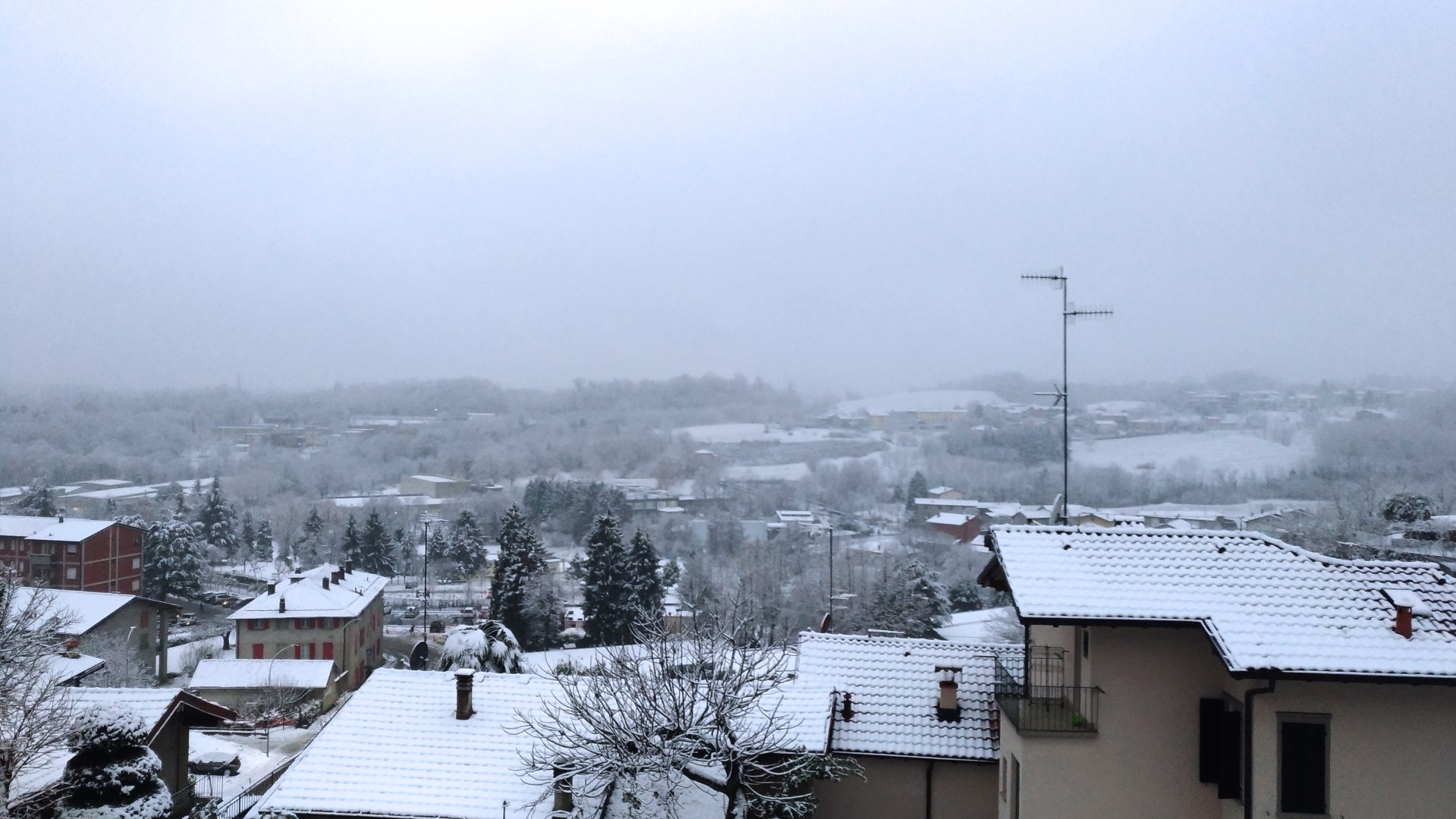 Allerta meteo, rischio neve da domani pomeriggio