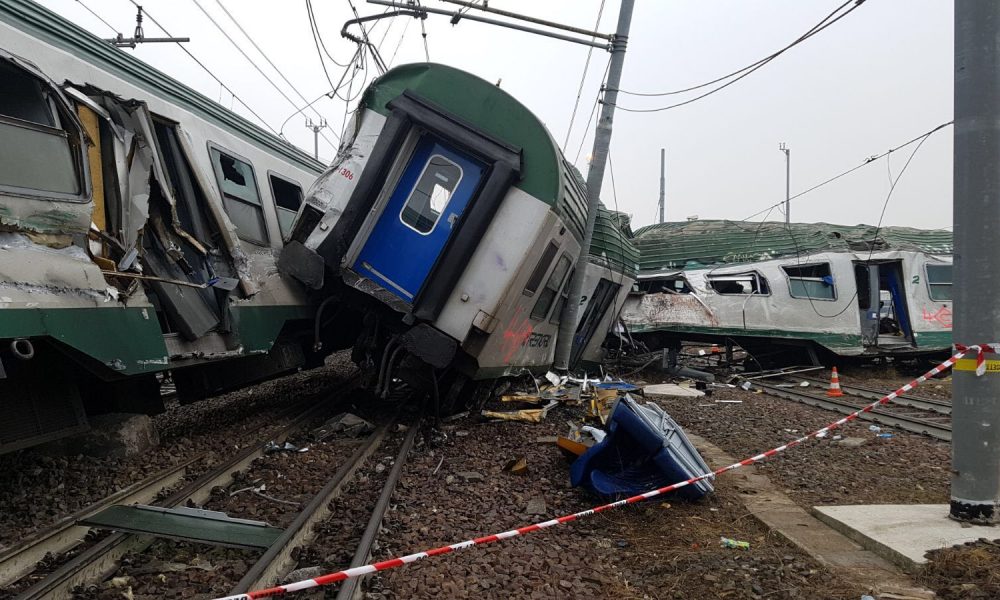 VIDEO – Disastro ferroviario di Pioltello: scintille dal treno deragliato prima dell’incidente