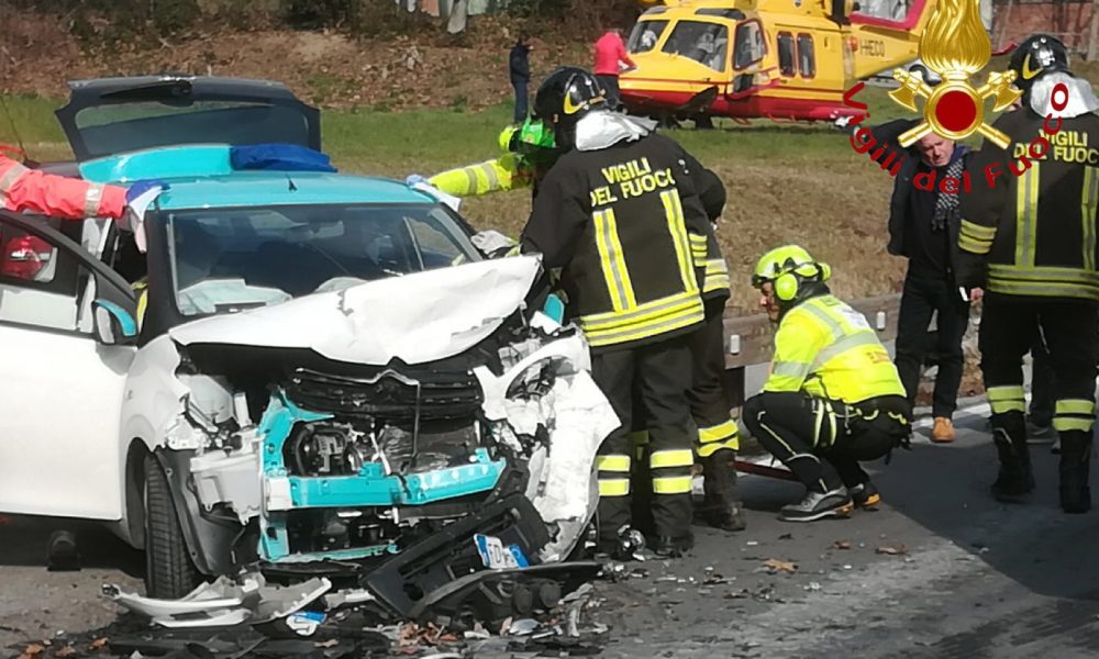 Capiago Intimiano, scontro tra due auto, ferita in modo grave una donna
