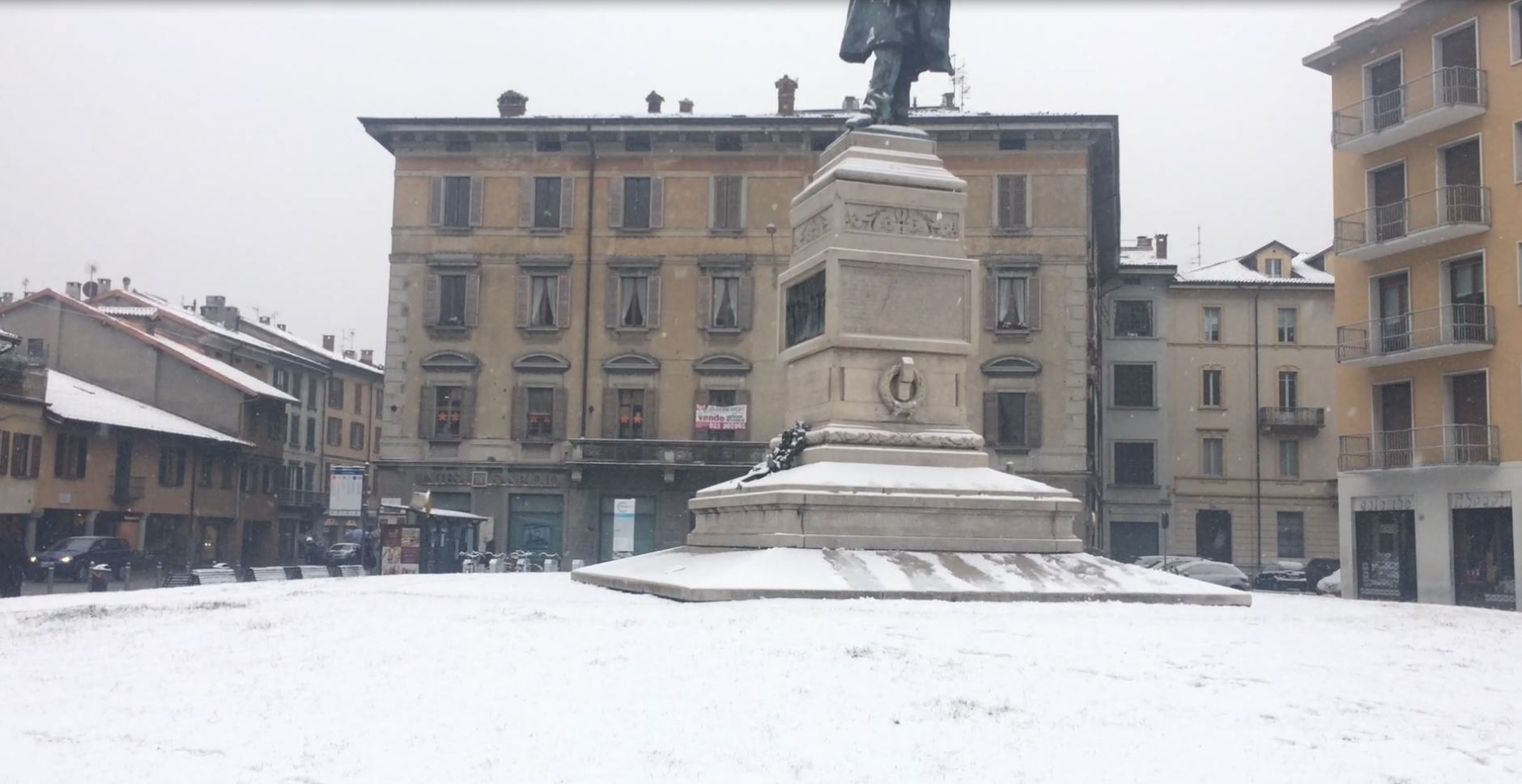 Neve a Como, disagi alla viabilità nelle prime ore della mattina