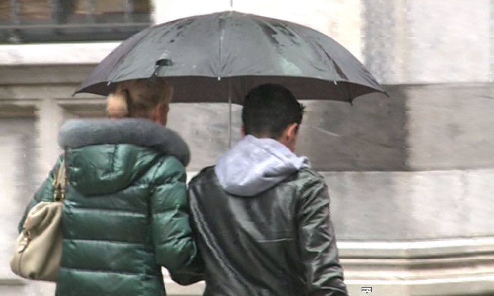 Allerta per rischio idrogeologico, vento e temporali sul Lario. Pericolo valanghe in montagna