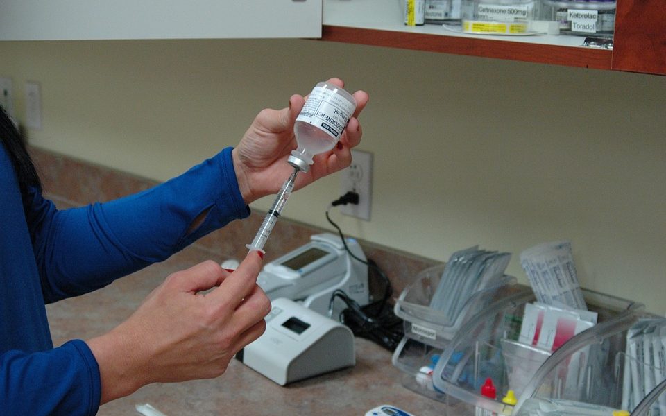 Vaccini, Gallera: “I lombardi ne hanno capito l’importanza”. A breve la riorganizzazione della sanità lariana