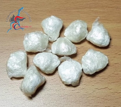 Agli arresti domiciliari, spaccia in casa. Arrestato dai carabinieri un 37enne di Albiolo