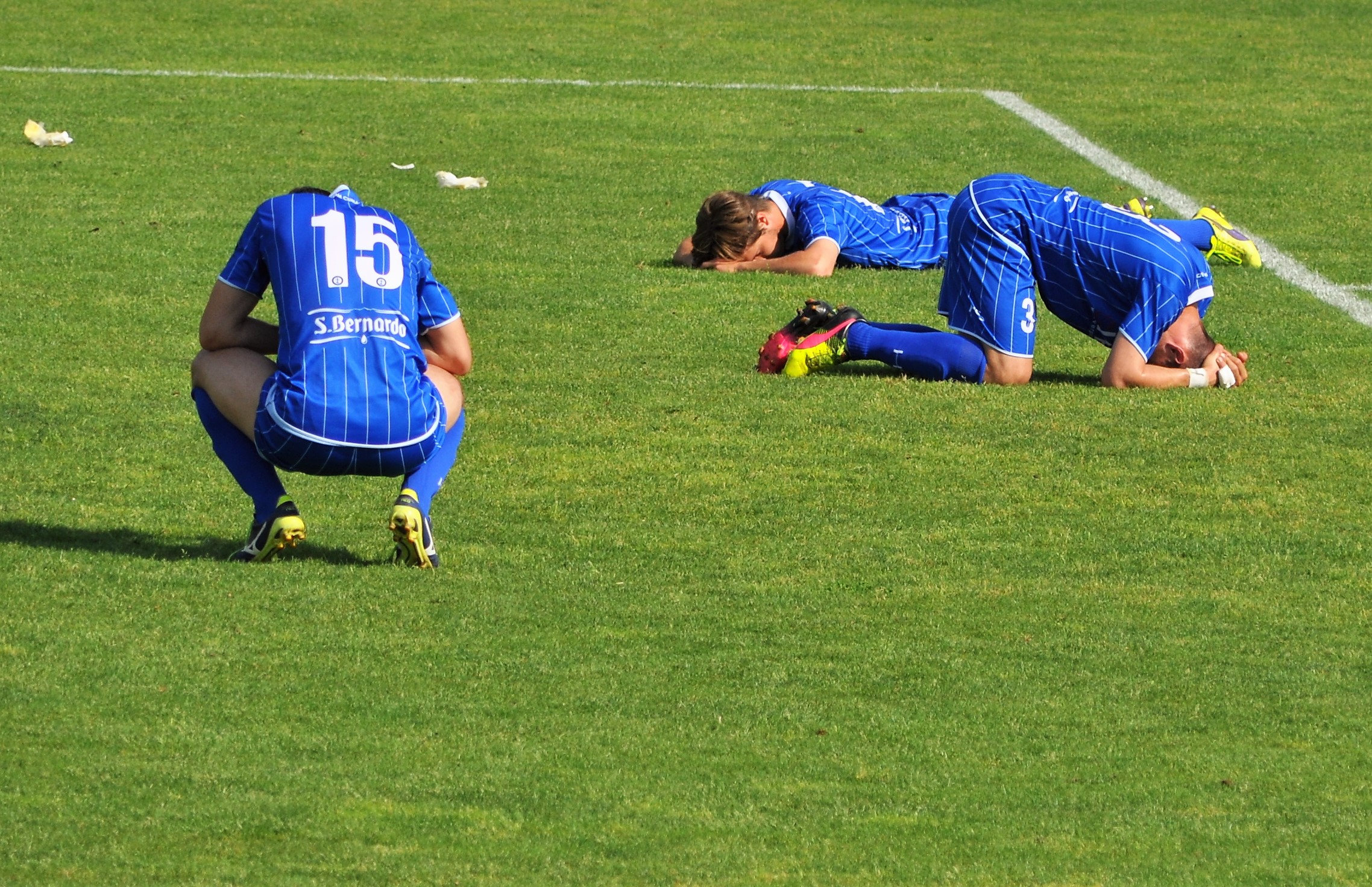 Disastro azzurro: il Gozzano perde clamorosamente, ma il Como non ne approfitta. Piemontesi promossi, lariani ai playoff