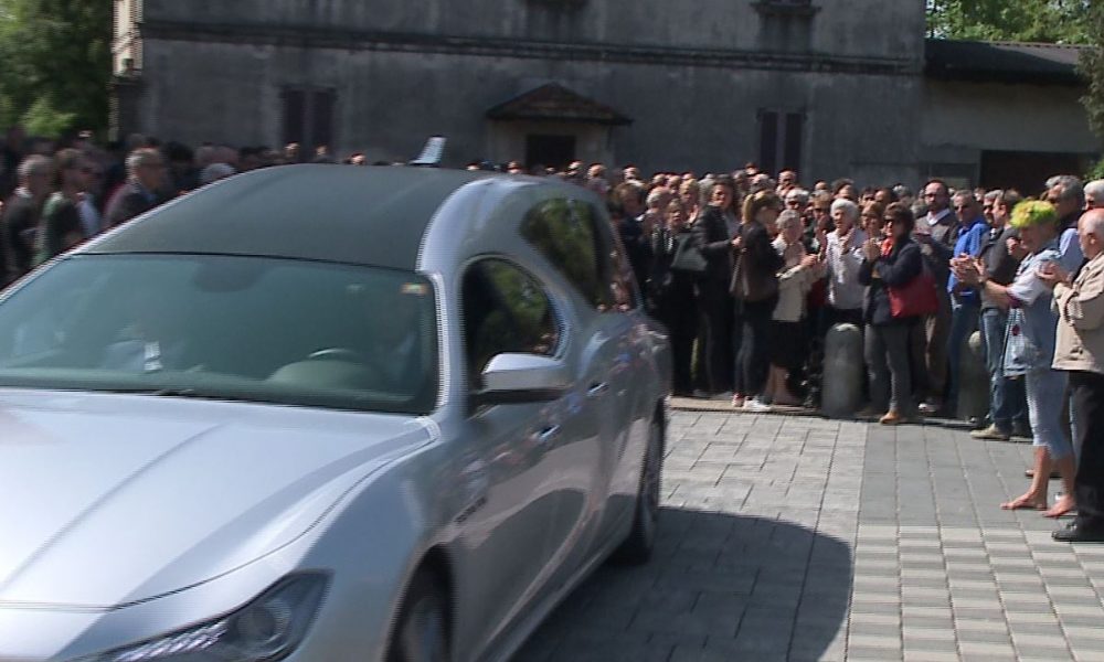 Morto sulle Alpi svizzere, l’ultimo saluto ad Andrea Grigioni nella chiesa di Lurate Caccivio