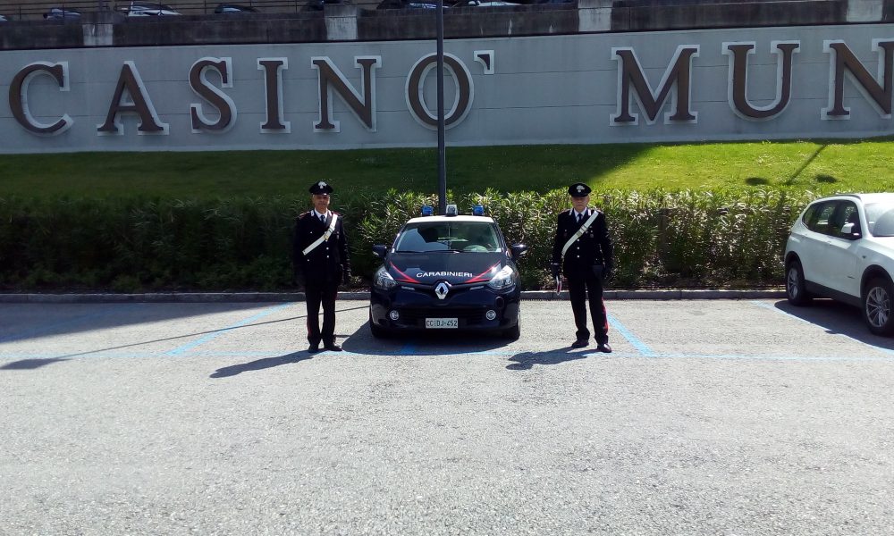 Campione d’Italia, controlli dei carabinieri in bar e ristoranti: lavoratori in nero e cibi conservati male