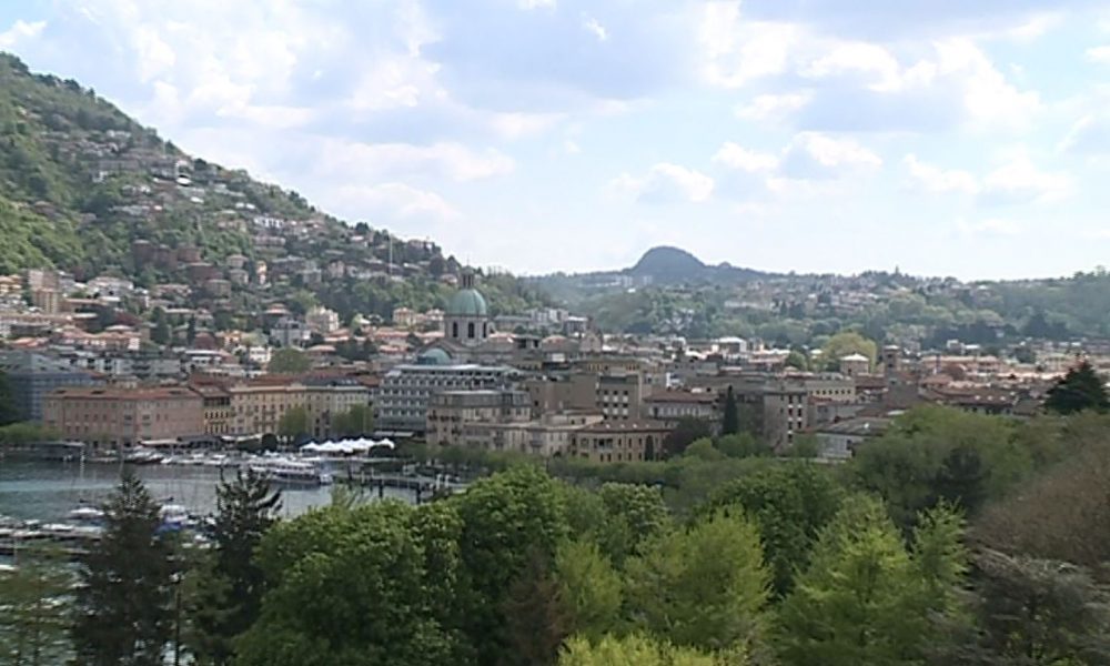 Lario blindato per Sandler e Aniston, inseguimenti mozzafiato sul lago per il film “Murder Mystery”