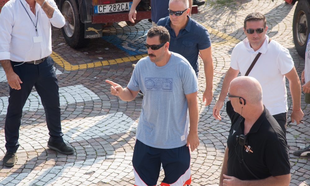 Murder Mystery, ad Argegno l’ultima tappa lariana del film di Netflix. Tutte le foto del set