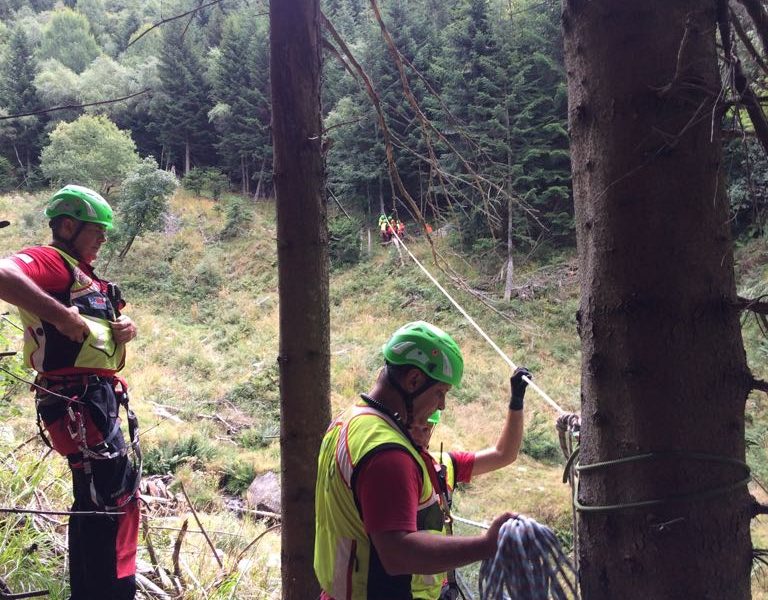 Era in cerca di funghi, morto per un malore in Val Sanagra un 61enne di Brusimpiano