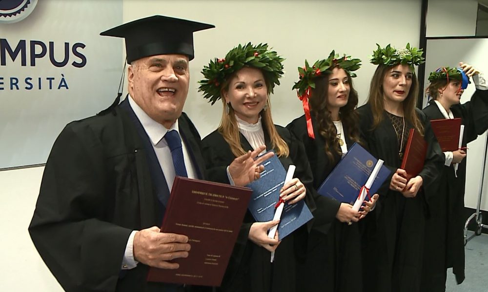 Record di lauree: a 72 anni ottiene il sedicesimo titolo
