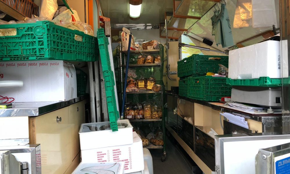 Sequestrato carico di prodotti pugliesi. Operazione della polizia stradale a Montano Lucino