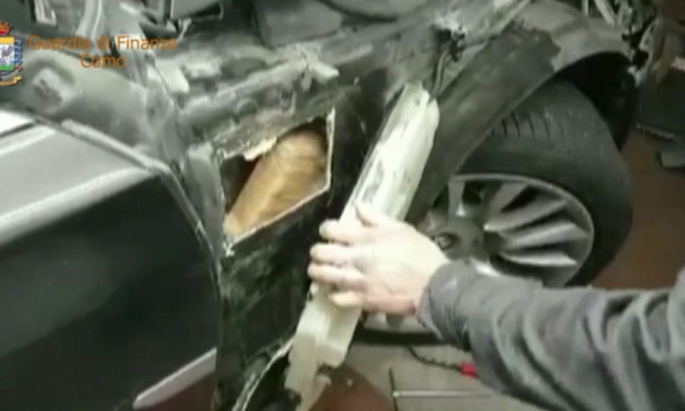 Droga nei parafanghi dell’auto, scoperto in dogana e arrestato macedone