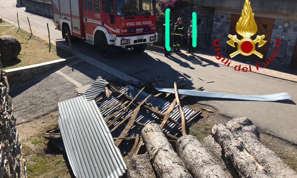 Stazzona, intervento dei pompieri per un tetto scoperchiato