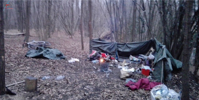 Casnate, smantellato un bivacco dello spaccio nei boschi