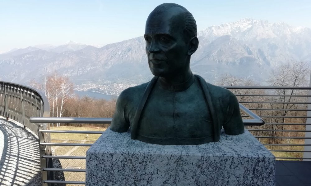 Fiorenzo Magni, da oggi il busto che lo raffigura all’ingresso del museo del ciclismo del Ghisallo