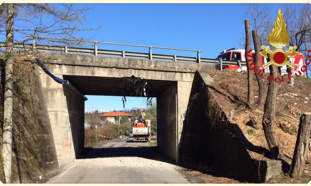 Carimate, ponte danneggiato da un camion, Novedratese chiusa per almeno 3 mesi