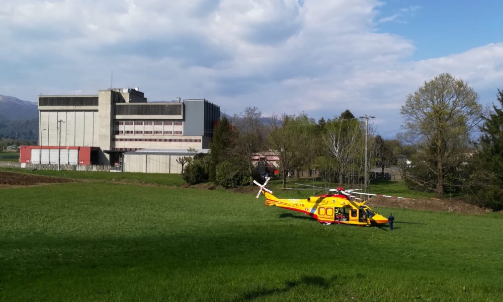 Alzate, donna cade da cavallo, interviene l’elicottero del 118