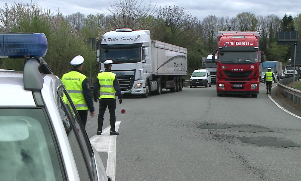 Riapre la dogana svizzera, mattina di passione per gli automobilisti comaschi