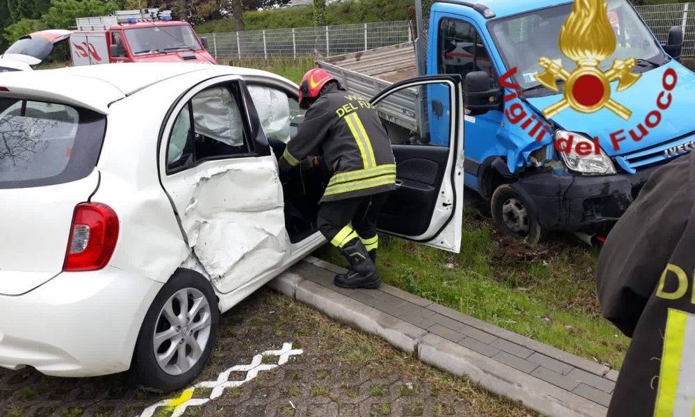Vertemate, scontro tra un’auto e un camion, ferita una donna