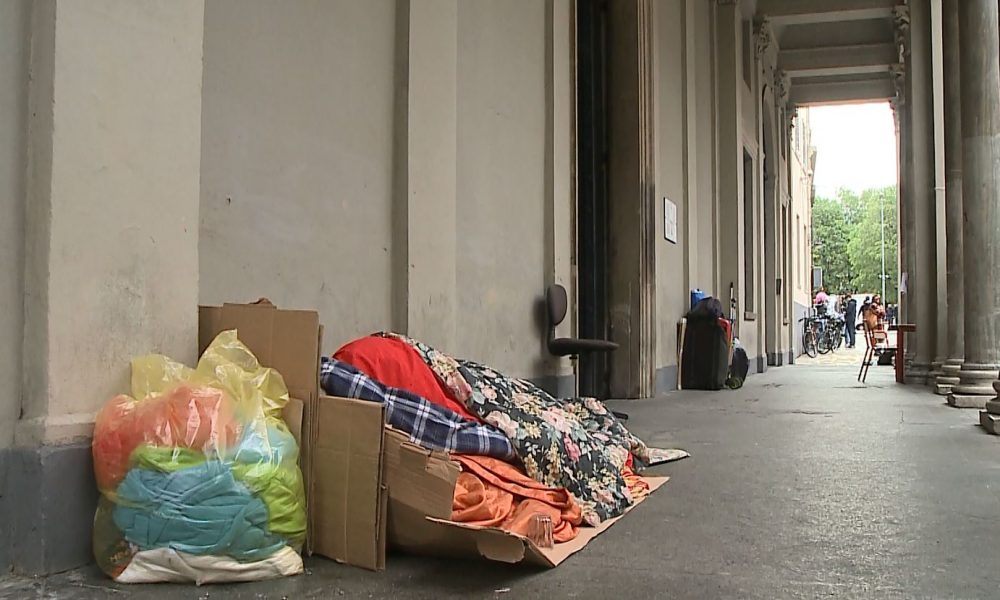 Emergenza sanitaria e distribuzione dei senzatetto. Il comune di Como valuta di utilizzare anche la palestra di una scuola