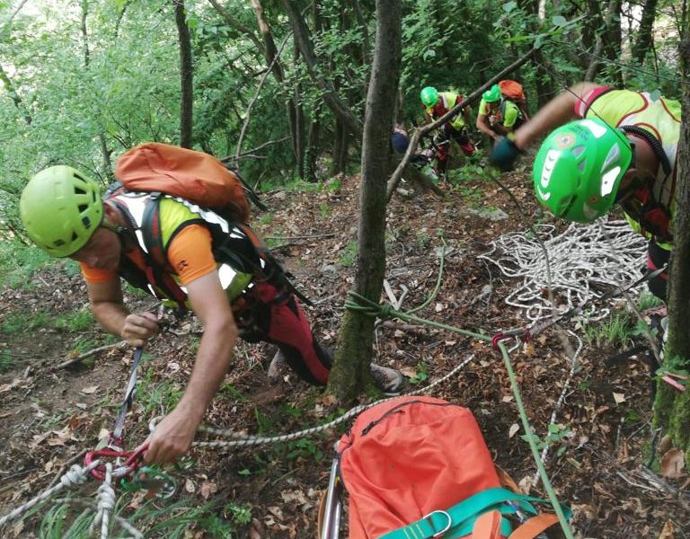 Precipita in un dirupo in Val Perlana, salvato dal Soccorso Alpino