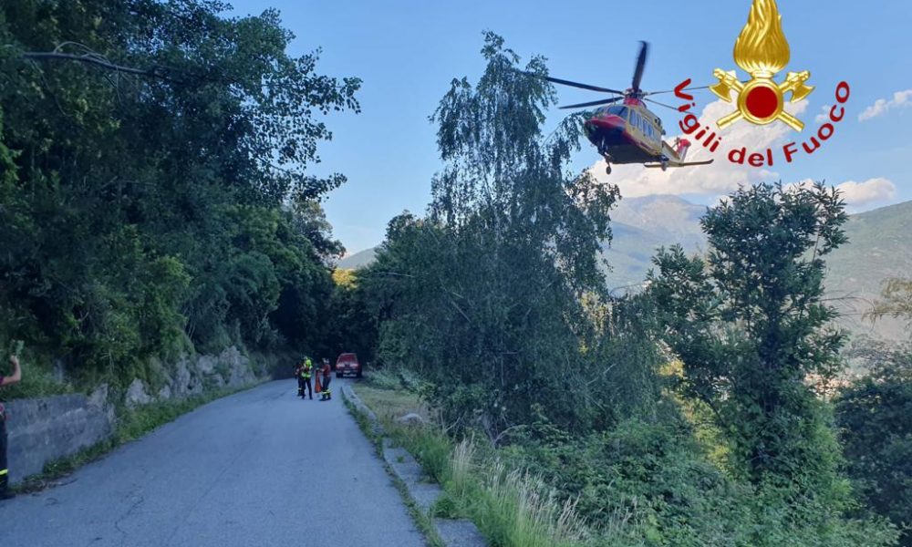 Incidente a San Siro, con la moto finiscono nella scarpata. Due i feriti