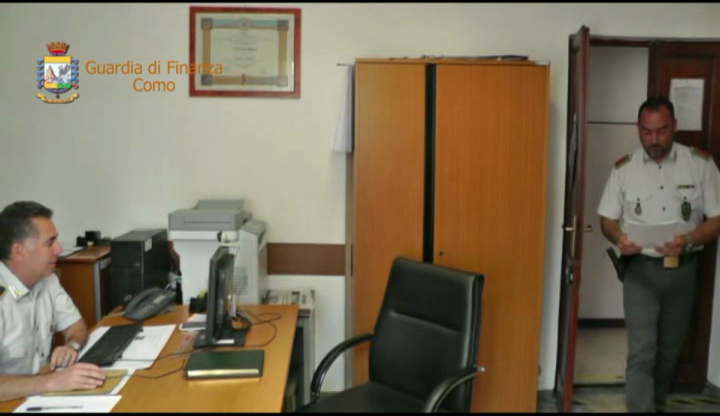 Percepivano la disoccupazione, ma lavoravano in Svizzera. Denunciate 8 persone residenti nell’Olgiatese