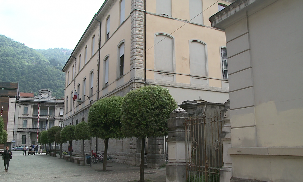 Edilizia scolastica, censimento sullo stato di salute degli edifici comaschi. Via Perti, il caso finisce in commissione
