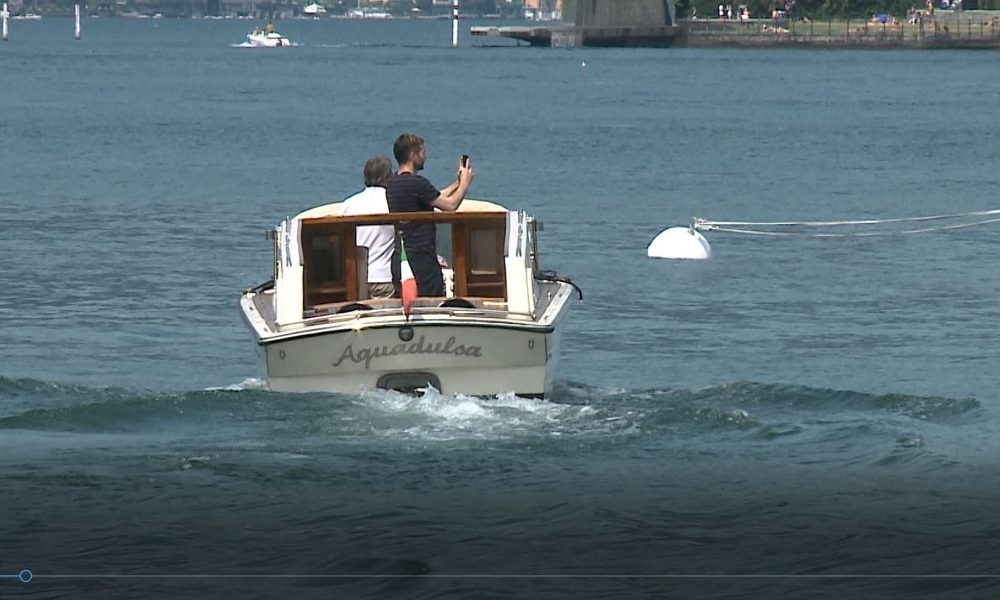 Star sul lago di Como, giro in idrovolante per il compagno di Christina Aguilera
