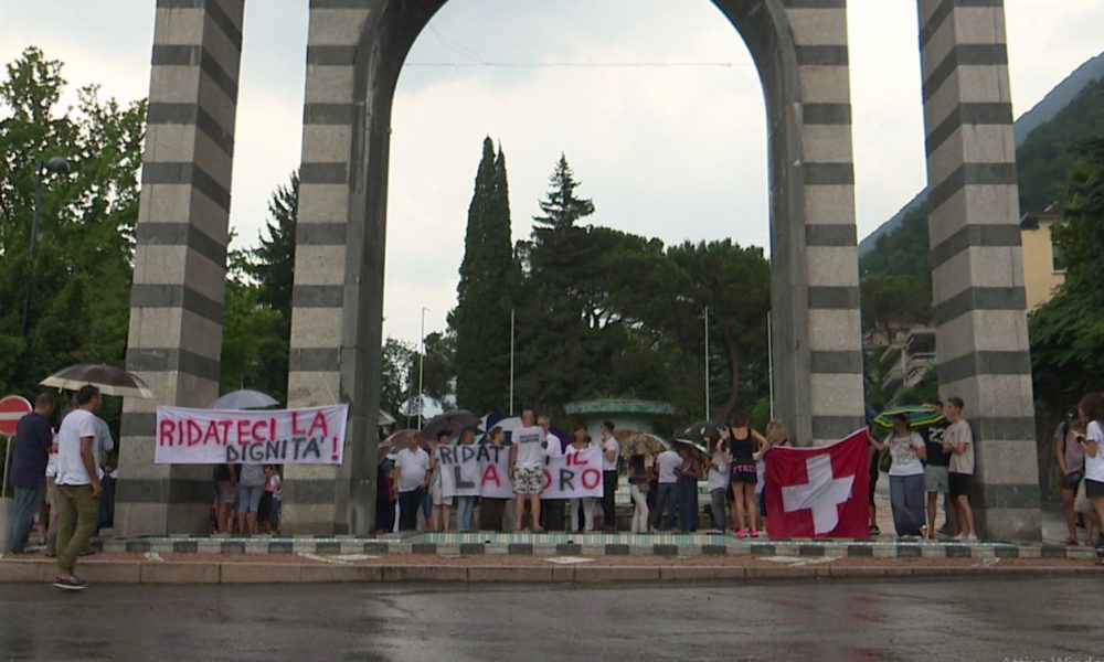 Campione, un anno senza Casinò, i residenti celebrano il “funerale” del paese