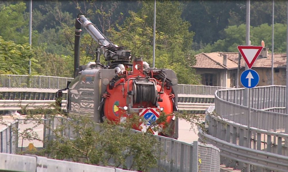 Viadotto dei Lavatoi, in mattinata chiusa una corsia per un intervento di pulizia del verde