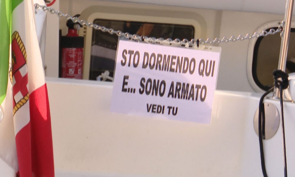 Como, tentato furto su una barca. Proprietario mette in fuga i malviventi