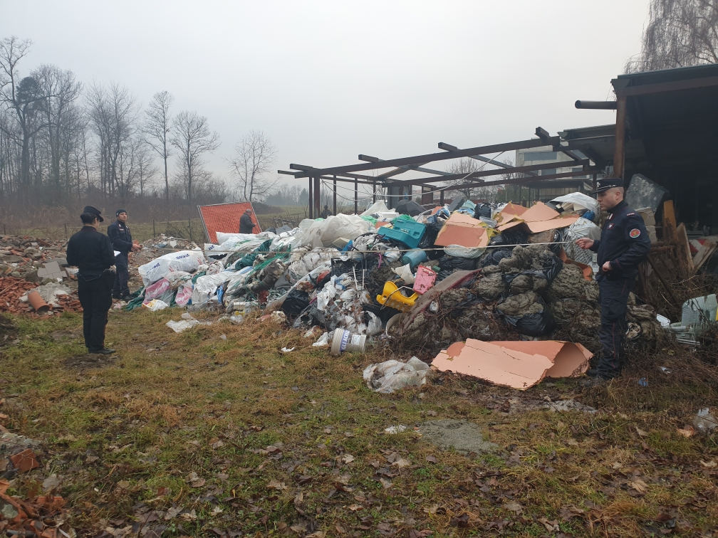 Binago, discarica abusiva nell’area protetta, intervento dei carabinieri forestali