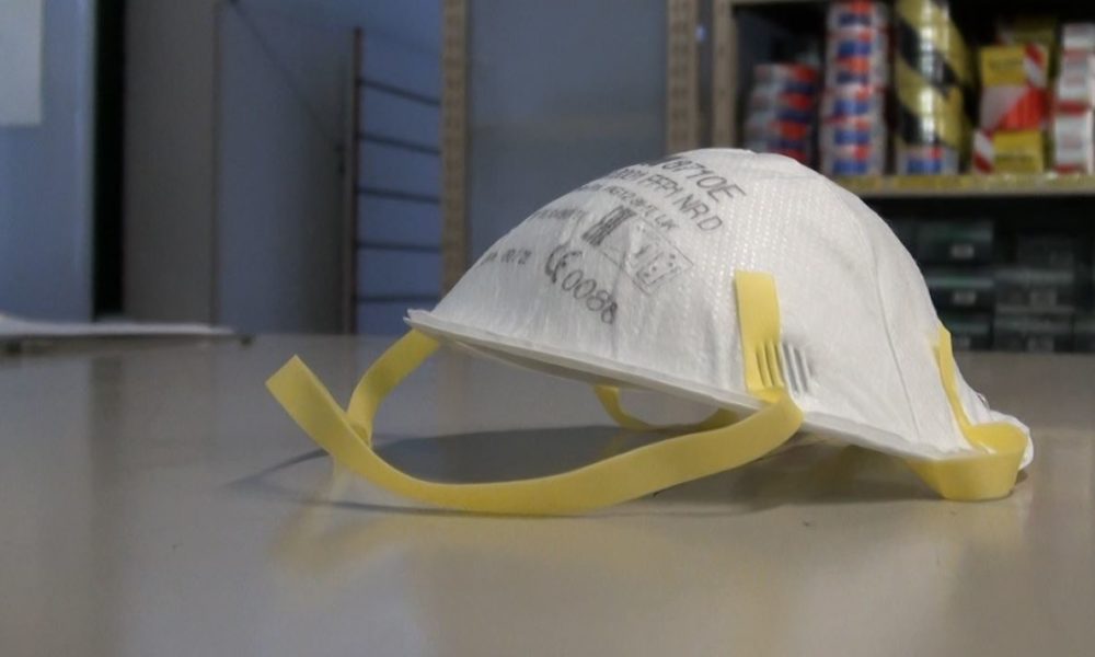 Distribuzione delle mascherine, ecco come si stanno organizzando i comuni. A Erba si parte domani